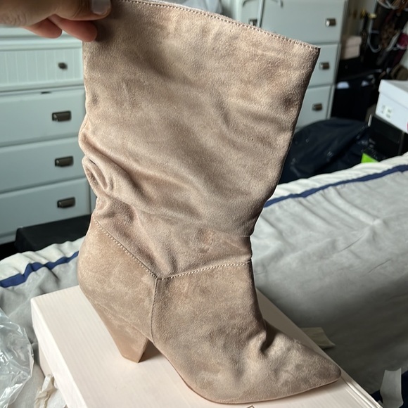 Nude/pinky suade boots size 8.5 brand new - Picture 3 of 4